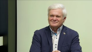 „Jaderná hrozba na Blízkém východě je zásadní, ne Ukrajina. Izrael zvolil hrubou záplatu na hrubý pytel. Hloupý, chytří, zkorumpovaní, je to na pád vlády.“ – Vlastimil Tlustý