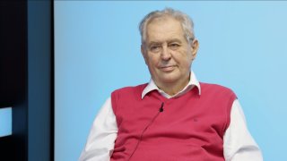 „Odcházejí ti, kdo sociální demokracii zničili. Spojení se Stačilo! je povinnost. Hlas dám ANO. Fialovy lži způsobí porážku SPOLU.“ – Miloš Zeman