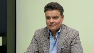 „Češi se bojí víc Fialy než Putina. Vláda vrací cenzuru, Foltýn neumí dát dohromady souvětí. Zelenskyj se vrací do role televizního komika.“ – Petr Holec
