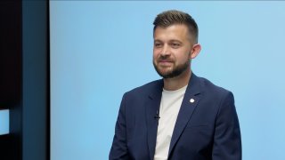 „Do tří let chci zahájit stavbu městského okruhu. Nesmyslné cyklopruhy na magistrále by měly zmizet okamžitě. S Hřibem si k jednomu stolu nesednu.“ – Jan Hušbauer
