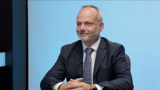 „Měli bychom vystoupit z NATO, nejprve ale zajistit vlastní obranu. Pomoc Ukrajině už musí být jen humanitární. Každý resort musí najít deset procent úspor.“ – Milan Loprais