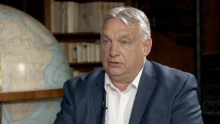 „Válku na Ukrajině musí od generálů převzít politici. Kdyby byl Donald Trump prezidentem, tak válka není. EU nás vydírá, chceme ji změnit, ne vystoupit.“ – Viktor Orbán