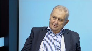„Decroix prokázala svoji neschopnost. Blíží se konec války na Ukrajině. S Klempířem, který udal 70 lidí, bych karty nehrál.“ – Miloš Zeman