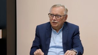 „Rusko je liberálně demokratická země. Zelenskyj se bojí, že Ukrajina zamrzne. Musíme respektovat alespoň linii, kam ruští vojáci došli.“ – Oskar Krejčí