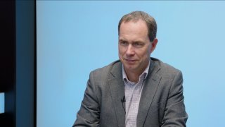 „Stát má chránit svobodnou diskusi, ne vybírat přijatelné názory. Vláda může zneužít boj s dezinformacemi. Ochrana dětí neospravedlňuje plošné čtení zpráv.“ – Jakub Kříž