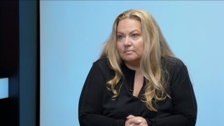 „Sedmnáct miliard jsem pod sebou neměla. Dvě genderové výzvy jsme zrušili. Mně i dceři chodily výhrůžné zprávy, na Valáška podám trestní oznámení.“ – Alexandra Semancová