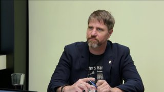 „ODS už sotva popadá dech. Piráti systematicky likvidují Prahu. Návrh trestu smrti může uspět, pokud nebude ani stín pochyb o vině.“ – Petr Kolář