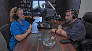 Parlamentní swingers party, Bábuška a ženomuž vyhraje...