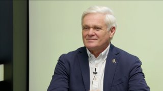 „SOCDEM zradili ti, co popřeli Zemana. Pět procent HDP na zbraně spustí strašnou inflaci, Fiala naordinoval chudobu. Pojem Novoněmec je katastrofa.“ – Vlastimil Tlustý