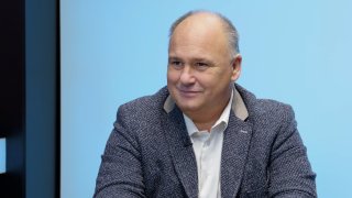 „Rodinná tragédie mě odradila kandidovat na předsedu. Místo boje s chudobou zbrojíme. Na radnici mi bydlí tisíc lidí, družstevní zákon se musí změnit.“ – Jan Birke