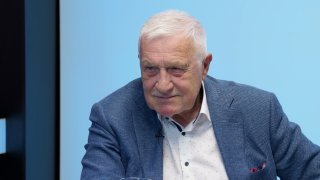 „Miroslav Macek byl numero uno. Bagatelizovat osvobození Rudou armádou je urážka, Američané bojovali jen v Chebu. Zelená politika už je tady přes 50 let.“ – Václav Klaus