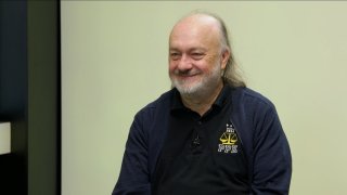 „ČT a ČRo nemají konkurovat soukromým médiím. Státní přerozdělování peněz musíme drasticky omezit. Politici straší válkou, aby mohli utáhnout šrouby.“ – Ladislav Jakl