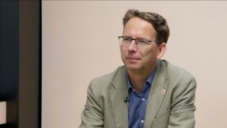„Země s nulovou vojenskou silou daly Rusku ultimátum. Z války se mohou bohatí Ukrajinci vyplatit. Přepisování dějin o okupaci Rudou armádou je děsivé.“ – Petr Drulák