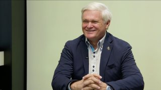 „S miliardou na kampaň může být prezidentem i Brouk Pytlík. Turek je terčem snahy zlikvidovat Motoristy. Dvě továrny v ČR mohou být cílem ruského protiútoku.“ – Vlastimil Tlustý