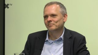 „Poplatky za ČT a ČRo ať vybírá stát. Ruská ropa se vrací, EU do toho státům nemá mluvit. Před ukrajinskou ambasádou jsme sklapli podpatky snad jenom v ČR.“ – Miroslav Korecký