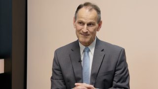 „I dvě procenta HDP na obranu znamenají za čtyři roky 780 miliard korun. USA šly do války s Íránem bez dostatku raket. Budeme bez ropy a plynu, ale morálně čistí.“ – Erik Best