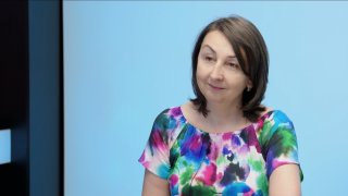 „Platy školníků a kuchařek jsou nejisté, ministerstvo nedodalo analýzy. Ředitelé přijdou o vliv. Televizní poplatky zrušíme.“ – Lenka Knechtová