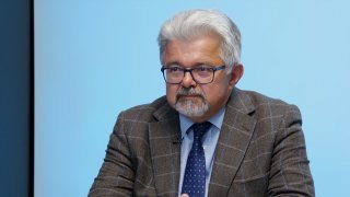„Nepozvat Havla by bylo nemyslitelné, degradací Klause škodí Hrad sám sobě. Přepisování dějin je projevem protiruské hysterie. Fico ví, že Rusko nezmizí.“ – Jiří Weigl