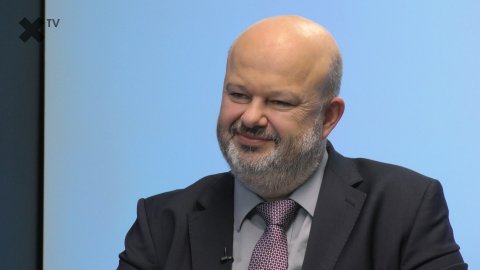 „Fialovo vládnutí mě děsí, přístup k inflaci je hrůzostrašný. Šetřit je třeba začít hned. Hospodářská komora nemá dnes dostatečný vliv, chci zvýšit sílu cechů.“ – Martin Pecina