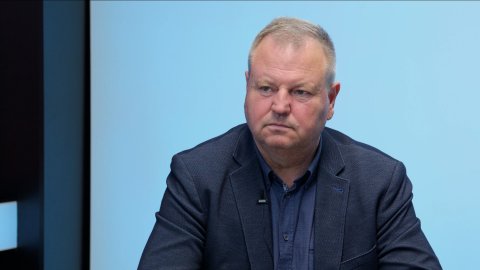 „Pracovníci ostrahy nemají víc práv než občan a tašky se nesmí dotknout. Dříve šlo o odborníky, dnes často o invalidy. Zákon stále chybí.“ – Libor Marada