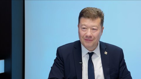 „Za každý úmyslný trestný čin bych cizince automaticky vyhostil. Piráti referendum slibovali, teď ho nechtějí. Vystrčil cíleně poškozuje českou ekonomiku.“ – Tomio Okamura