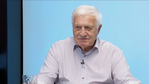 „Ukrajování svobod je zásadní volební téma. Motoristé jsou jedinou nadějí pro pravicové voliče. Žijeme v rozhazovačném světě. Pět procent na obranu nejde utratit.“  – Václav Klaus