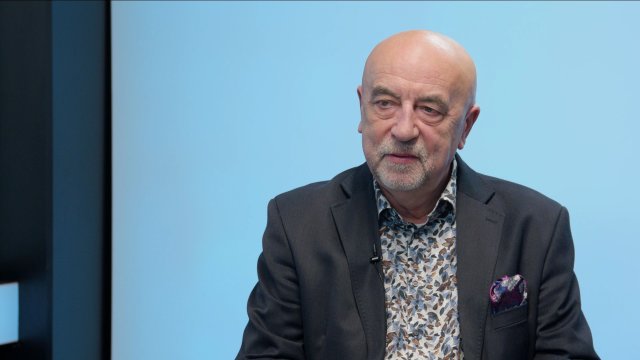„Mnohdy mi byla hanba za parlament. Na Českolipsku se SPOLU drolí totálně. Celostátní referendum je fíkový list, který zakrývá jiné problémy.“ – Vít Vomáčka