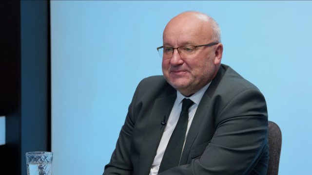 „Lesy jsou po vedrech velmi náchylné k požárům. Všechny fondy Lesů ČR byly na čisté nule. Teď je prostor pro rozvoj podniku.“ – Josef Vojáček