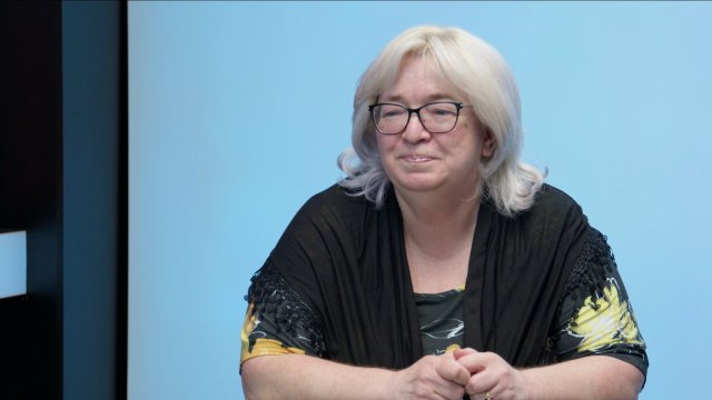 „Tématem summitu NATO není mír, ale zbrojení a pokračování války. Bez hotovosti jsme totálně pod kontrolou státu. Migrační pakt je vydírání Bruselu.“ – Jana Zwyrtek Hamplová