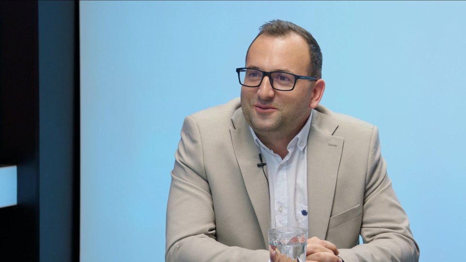 „Petr Pavel je kariérista a převlékač kabátů. Superhrubá mzda byla hrozný podfuk. Zahraniční politiku určuje vláda, tak to máme v Ústavě.“ – Thomas Kulidakis