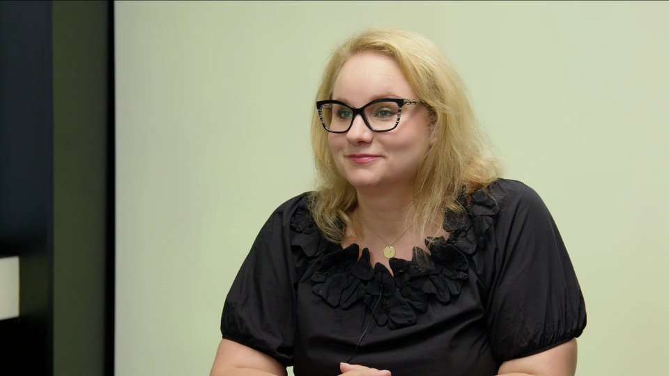 „Ústavní soud vstoupil do politického boje. ČT a ČRo šíří dezinformaci o Pavlově právu vést delegaci. Dozimetr je nejzásadnější kauza od revoluce.“ – Karolina Stonjeková