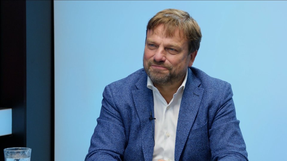 „Amerika vysává Evropu i přes energetiku. Teplárny hlásí zdražení až o třicet procent. Větší čínské nákupy ropy a plynu zvednou ceny.“ – Pavel Janeček