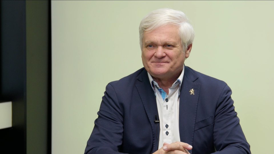 „Vystrčilovo vměšování do tchajwanské otázky má katastrofální důsledky. Na summitu NATO půjde o miliardy. Plakáty SPD ukázaly reálné nebezpečí.“ – Vlastimil Tlustý
